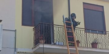 Vittoria, appartamento in fiamme in via Di Modica