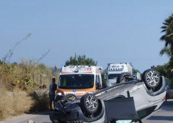 Scicli, l’automobilista perde il controllo e la vettura si ribalta
