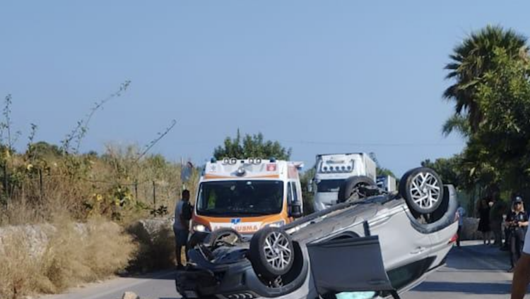 Scicli, l’automobilista perde il controllo e la vettura si ribalta