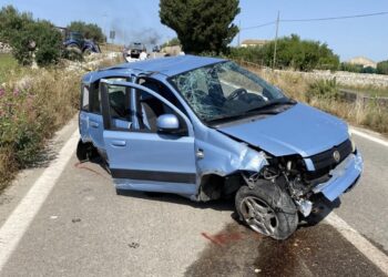 Modica, scontro tra trattore e utilitaria: tre feriti