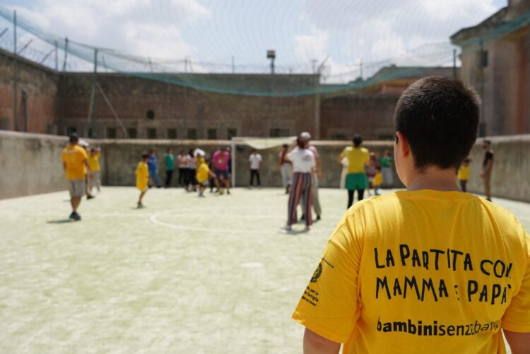 Ragusa, la partita con mamma e papà dietro le sbarre del carcere