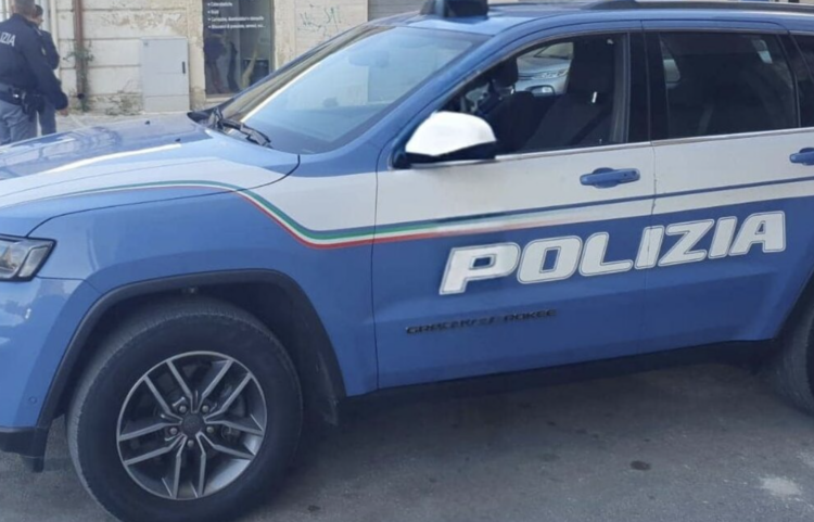 Sfreccia in auto tra le vie del centro di Buccheri e mette a repentaglio l’incolumità di numerosi pedoni