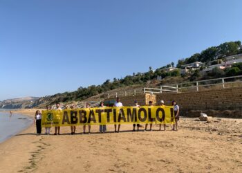 Abusi edilizi lungo la costa iblea, Goletta Verde ne ha già individuati quattordici