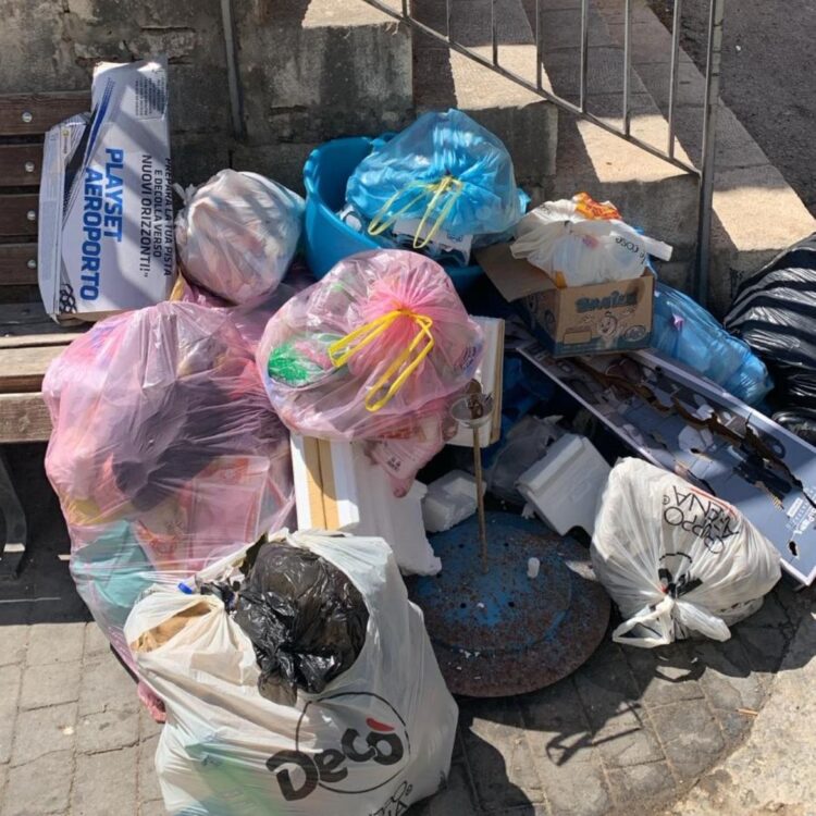 Scicli, rifiuti abbandonati: deferito un cittadino