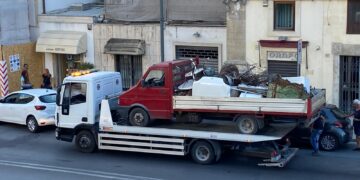 Modica, sequestrato autocarro che trasportava 1200 kg di materiale ferroso