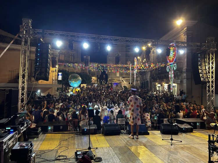 Monterosso Almo, il carnevale estivo fa proseliti