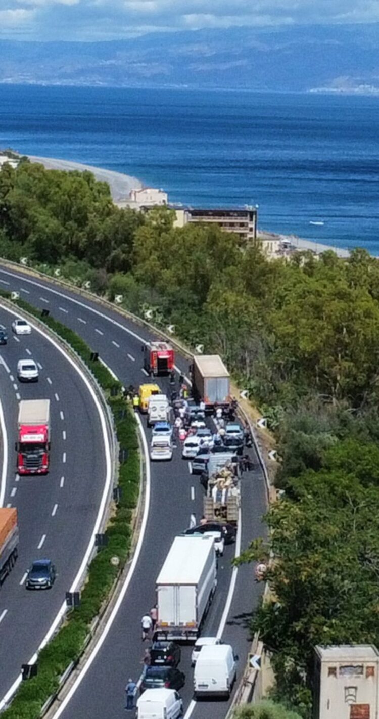 Sversamento olio sull’autostrada Catania-Messina all’altezza di Roccalumera, disagi per chi si mette in viaggio
