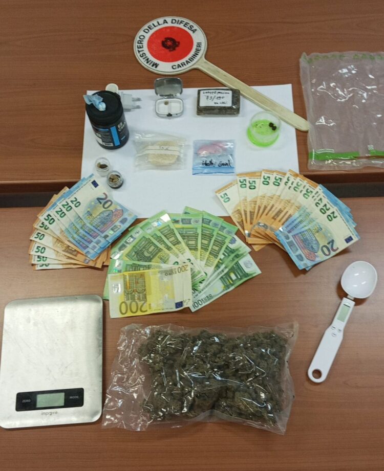 Ispica, al mare per spacciare: fermata coppia di conviventi