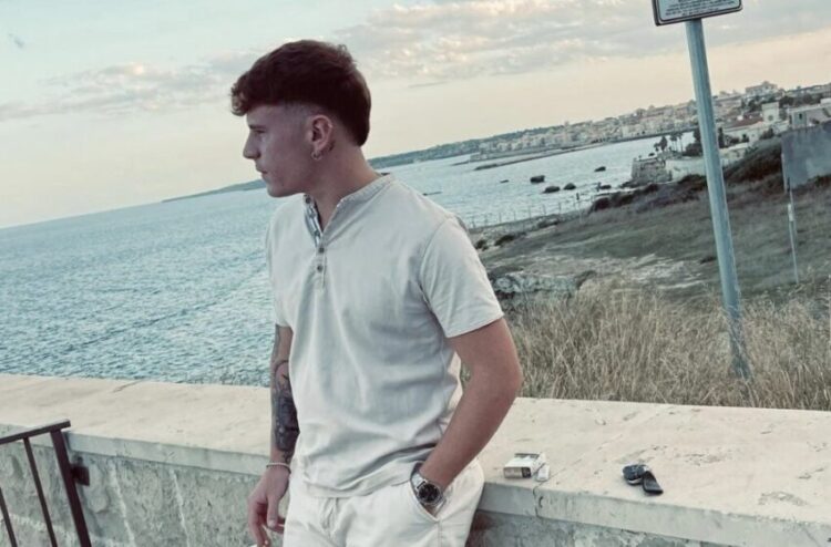 Scontro tra moto e un furgoncino, muore il 25enne Marco Latina