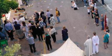 Ragusa, la processione religiosa e l’accoglienza organizzata dai ragazzi dell’Anffas onlus