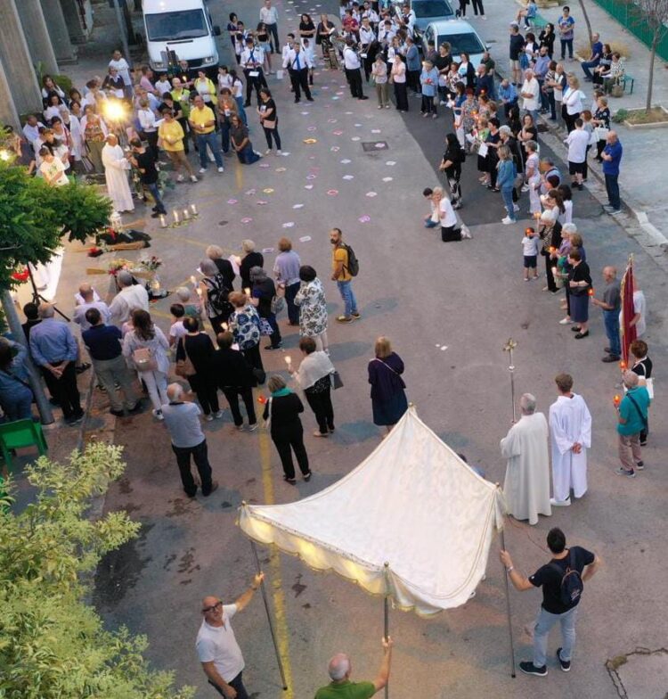 Ragusa, la processione religiosa e l’accoglienza organizzata dai ragazzi dell’Anffas onlus