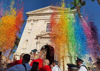 San Biagio, numerosi partecipanti alla processione con il simulacro del patrono