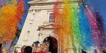 San Biagio, numerosi partecipanti alla processione con il simulacro del patrono