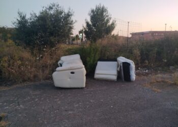 Modica, gli viene negato l’accesso al Ccr e abbandona i rifiuti per strada