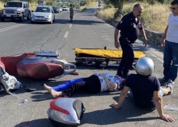 Modica, scontro tra un autocarro e uno scooterone: feriti due coniugi
