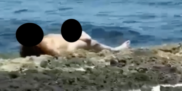 Sesso orale in spiaggia in pieno giorno tra Marzamemi e Portopalo. E il video diventa virale