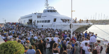 Marina di Ragusa, inaugurato ufficialmente il catamarano