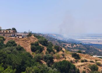 Acate, grosso incendio. Si teme per strutture private e terreni agricoli