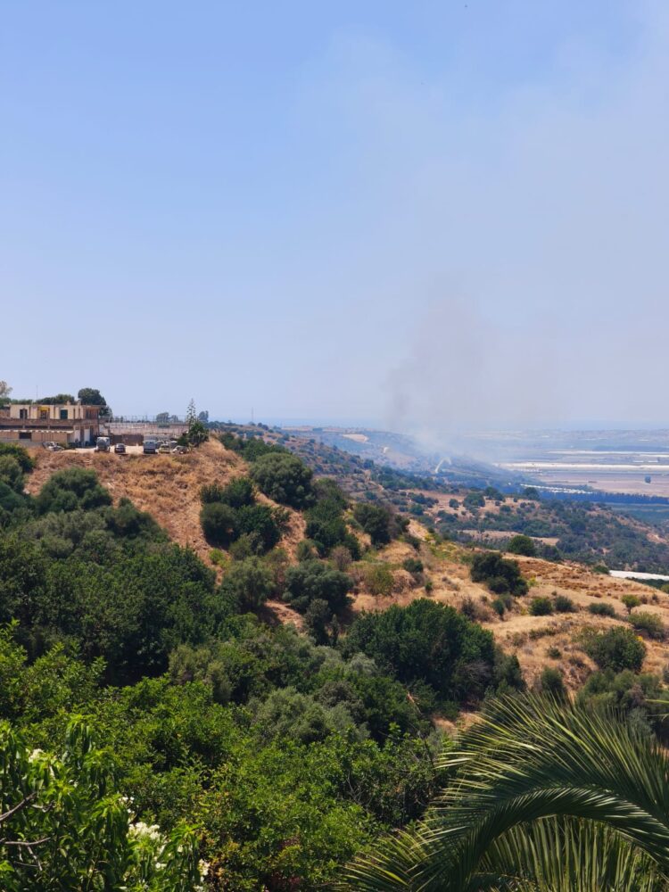 Acate, grosso incendio. Si teme per strutture private e terreni agricoli
