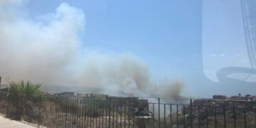 Vittoria, incendio in corso nella valle dell’Ippari