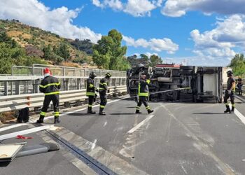Lunghe code sull’autostrada Messina-Catania in direzione nord