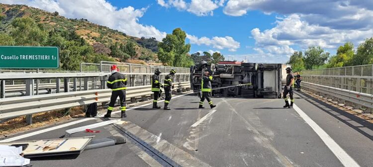 Lunghe code sull’autostrada Messina-Catania in direzione nord
