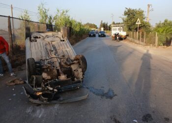 Vittoria, perde il controllo dell’auto e si ribalta