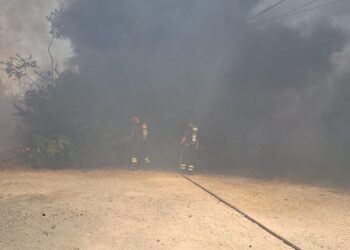 Modica, continua l’incendio alla periferia della città. Situazione sempre più complessa
