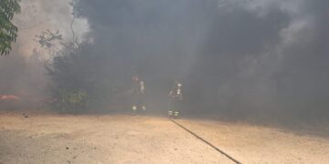 Modica, continua l’incendio alla periferia della città. Situazione sempre più complessa
