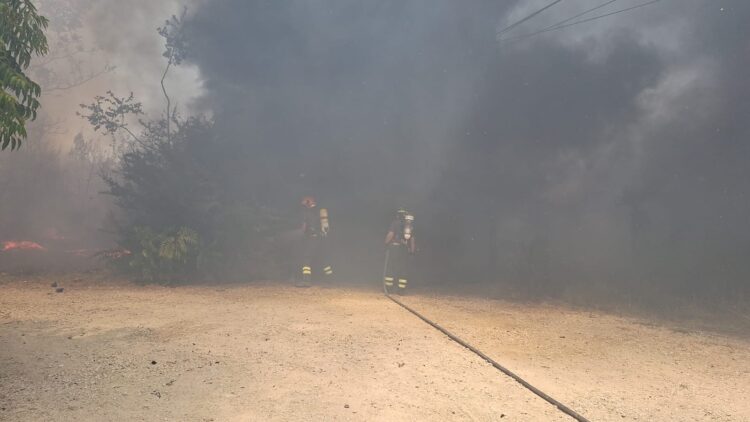 Modica, continua l’incendio alla periferia della città. Situazione sempre più complessa