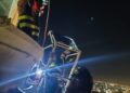 Punta Secca, uno dei pannelli del faro rischia di cadere: i vigili del fuoco lo mettono in sicurezza