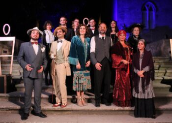 Ragusa, la compagnia Godot accende di teatro la scalinata del castello di Donnafugata