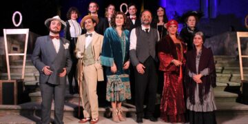Ragusa, la compagnia Godot accende di teatro la scalinata del castello di Donnafugata