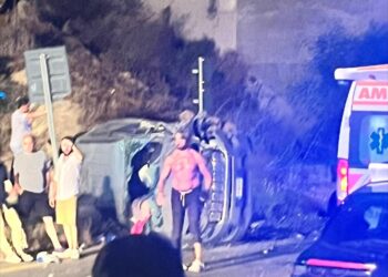 Scontro tra tre automobili sulla Ss 115, sei persone ferite: traumi importanti per due bambine