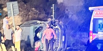 Scontro tra tre automobili sulla Ss 115, sei persone ferite: traumi importanti per due bambine