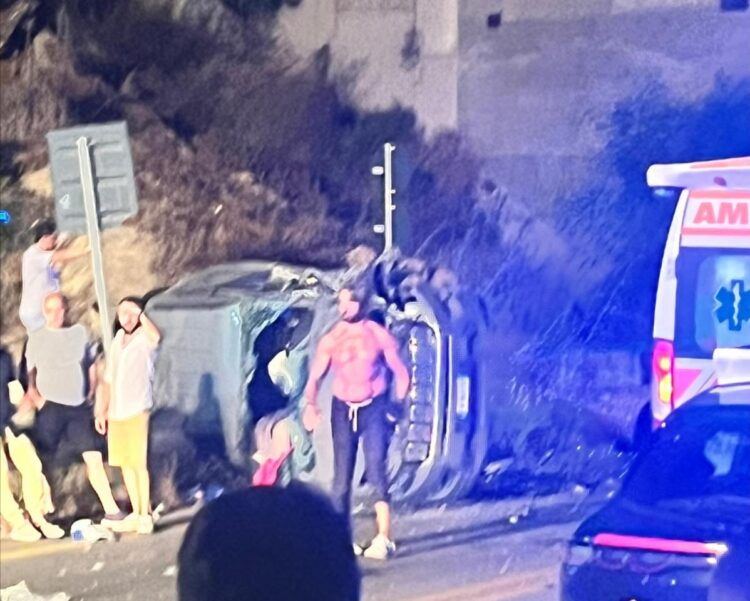 Scontro tra tre automobili sulla Ss 115, sei persone ferite: traumi importanti per due bambine