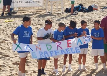 Punta Secca, i calciatori del Ragusa Boys onorano la memoria di Andrea e Raffaele