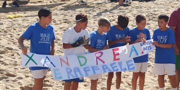 Punta Secca, i calciatori del Ragusa Boys onorano la memoria di Andrea e Raffaele