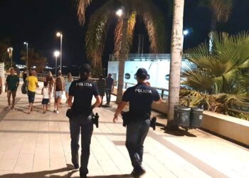 Marina di Ragusa, bambino maltese di 4 anni si smarrisce tra la folla. Rintracciato dalla polizia