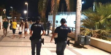 Marina di Ragusa, bambino maltese di 4 anni si smarrisce tra la folla. Rintracciato dalla polizia