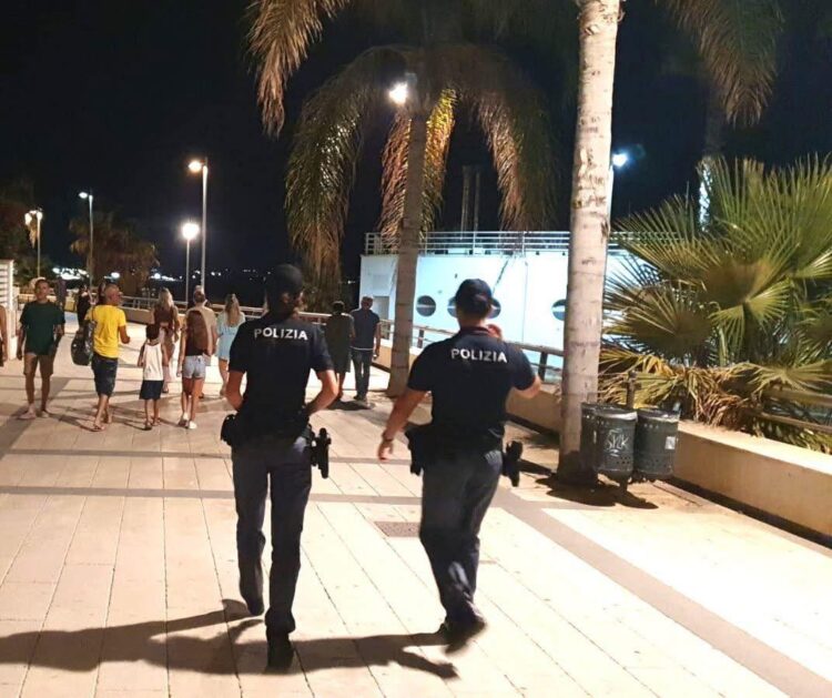 Marina di Ragusa, bambino maltese di 4 anni si smarrisce tra la folla. Rintracciato dalla polizia