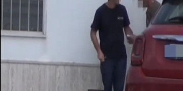 Ragusa, estorce denaro all’ex datore di lavoro: arrestato albanese di 30 anni