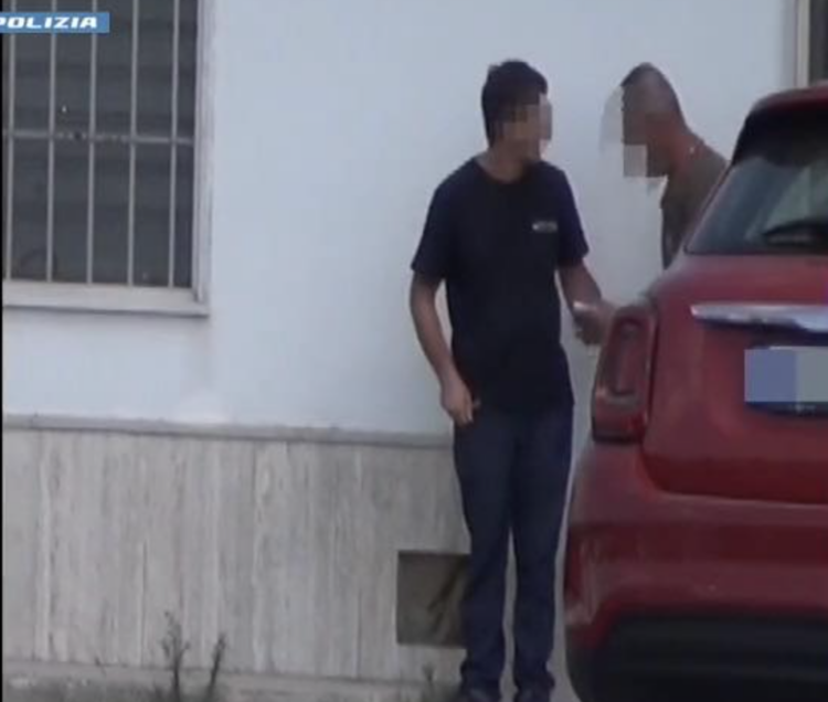 Ragusa, estorce denaro all’ex datore di lavoro: arrestato albanese di 30 anni