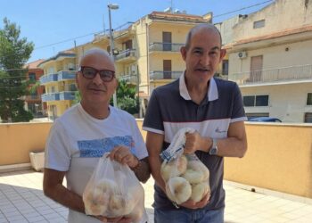 Ragusa, l’Anffas onlus e le cipolle di Giarratana donate ai ragazzi
