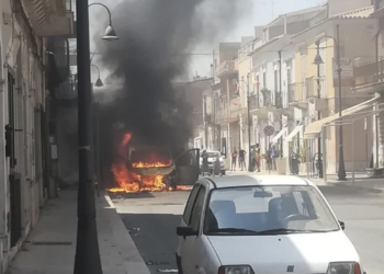 Acate, torna di nuovo l’allarme. Furgone in fiamme
