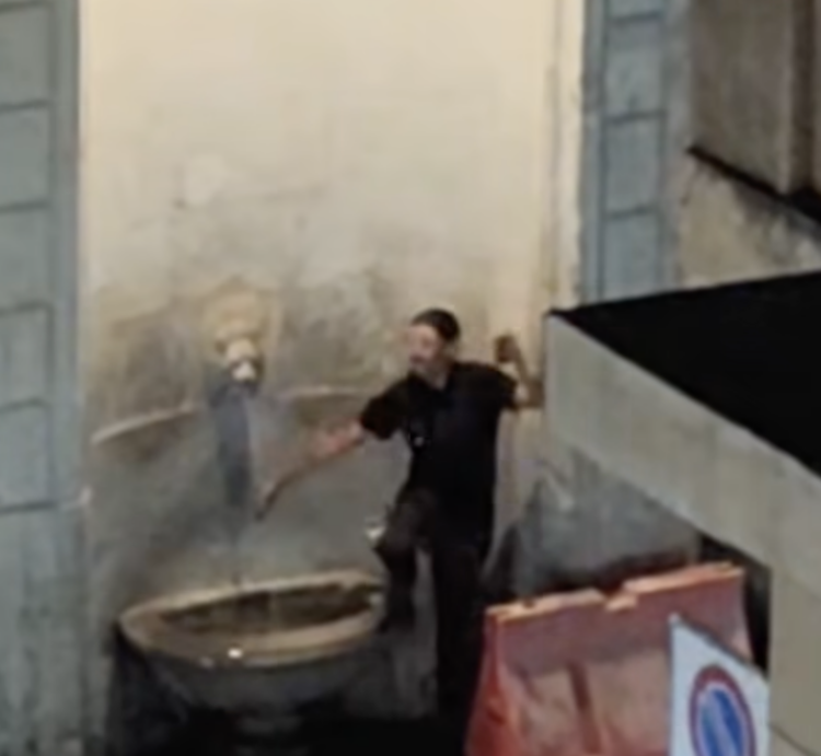 Vittoria, vandalismi nella fontana di via Ruggero Settimo. L’assessore Prelati: “Adesso basta”