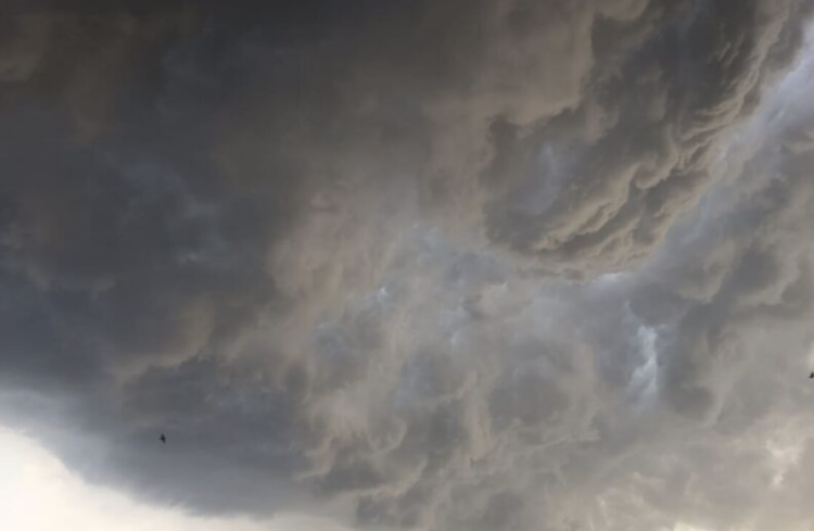 Fulmine colpisce un uomo, rianimato e trasferito in ospedale