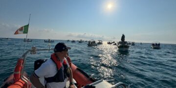 Pozzallo, la guardia costiera salva una donna e due ragazzi a bordo di un kayak