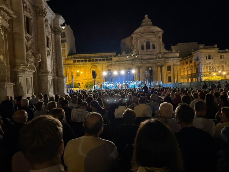 Sagrato d’autore a Ragusa, ieri sera un altro appuntamento di richiamo con la musica di Morricone