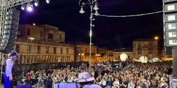 Il concerto di Capossela a Ragusa una vera e propria festa della musica